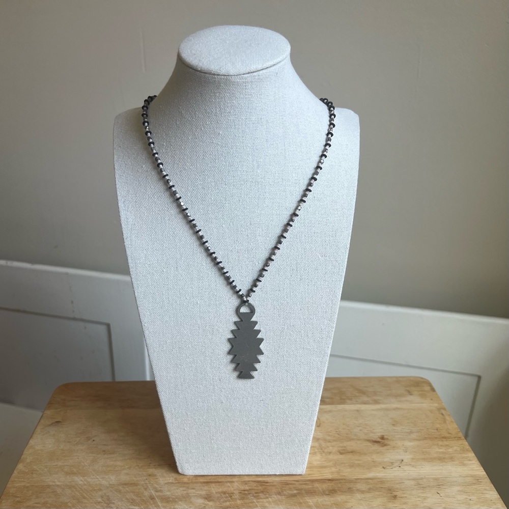 Long beaded necklace with pendant